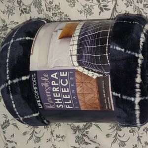 Life Comfort Reversible Sherpa Fleece Blanket, New
